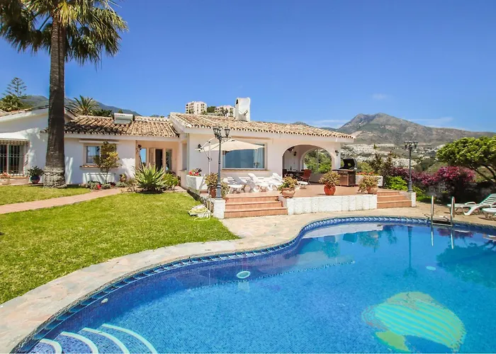 Gorgeous Home In Benalmadena With Wifi